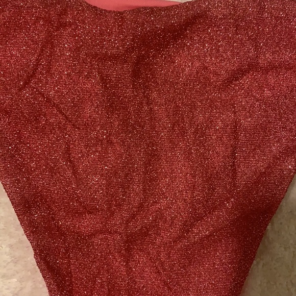 Bikini - Picture 3 of 3